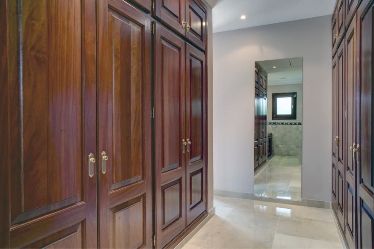 4 quarto Moradia para venda em Benahavis com piscina garagem - 1 325 000 € (Ref: 9447668)