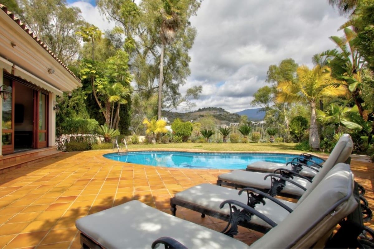 4 quarto Moradia para venda em Benahavis com piscina garagem - 1 325 000 € (Ref: 9447668)