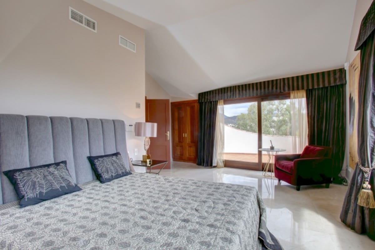 4 quarto Moradia para venda em Benahavis com piscina garagem - 1 325 000 € (Ref: 9447668)