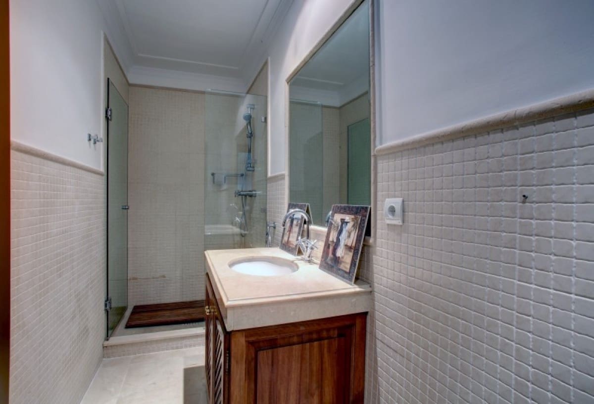 4 quarto Moradia para venda em Benahavis com piscina garagem - 1 325 000 € (Ref: 9447668)