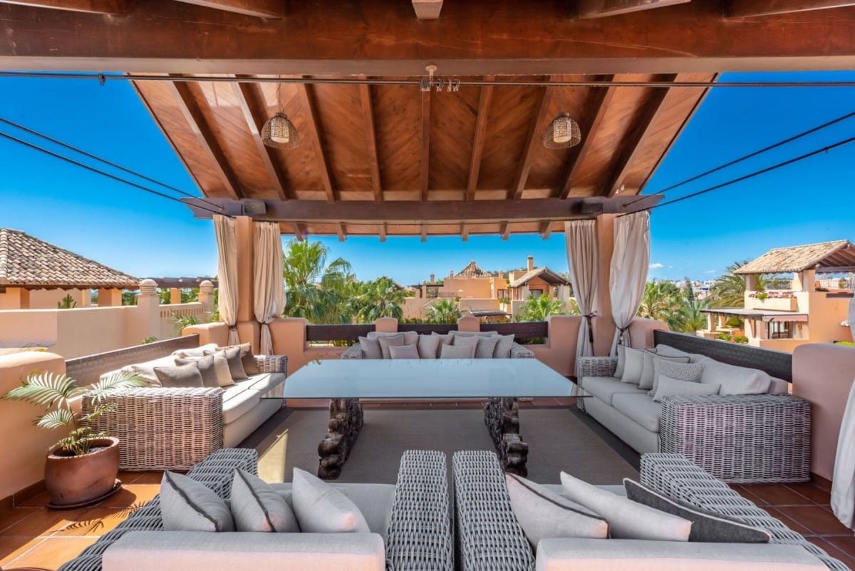 3 sypialnia Penthouse na sprzedaż w Marbella z basenem garażem - 1 395 000 € (Ref: 9447670)