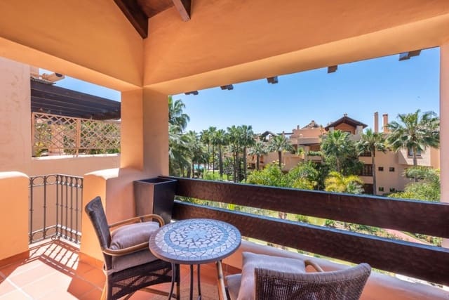 3 sypialnia Penthouse na sprzedaż w Marbella z basenem garażem - 1 395 000 € (Ref: 9447670)