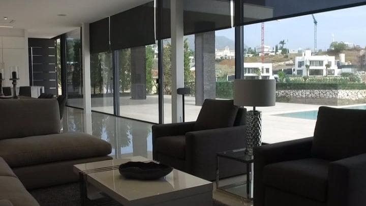 5 sypialnia Willa na sprzedaż w Marbella z basenem garażem - 2 700 000 € (Ref: 9447674)