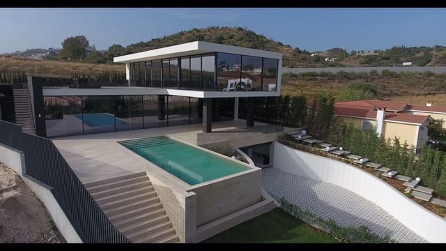 5 sypialnia Willa na sprzedaż w Marbella z basenem garażem - 2 700 000 € (Ref: 9447674)