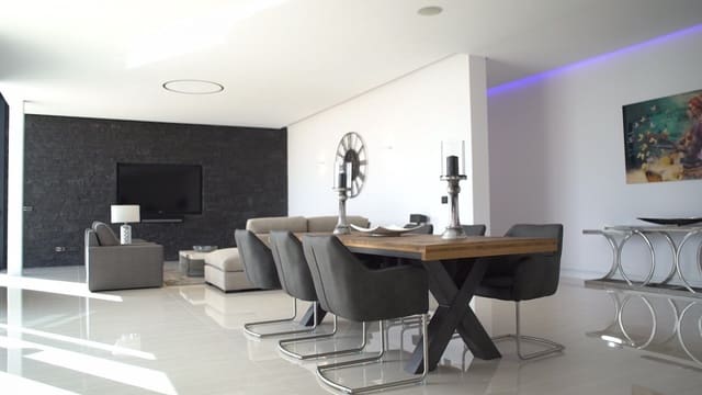 5 sypialnia Willa na sprzedaż w Marbella z basenem garażem - 2 700 000 € (Ref: 9447674)