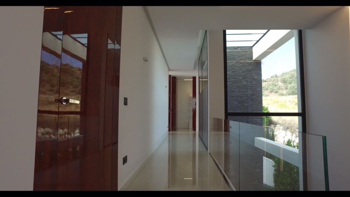 5 sypialnia Willa na sprzedaż w Marbella z basenem garażem - 2 700 000 € (Ref: 9447674)