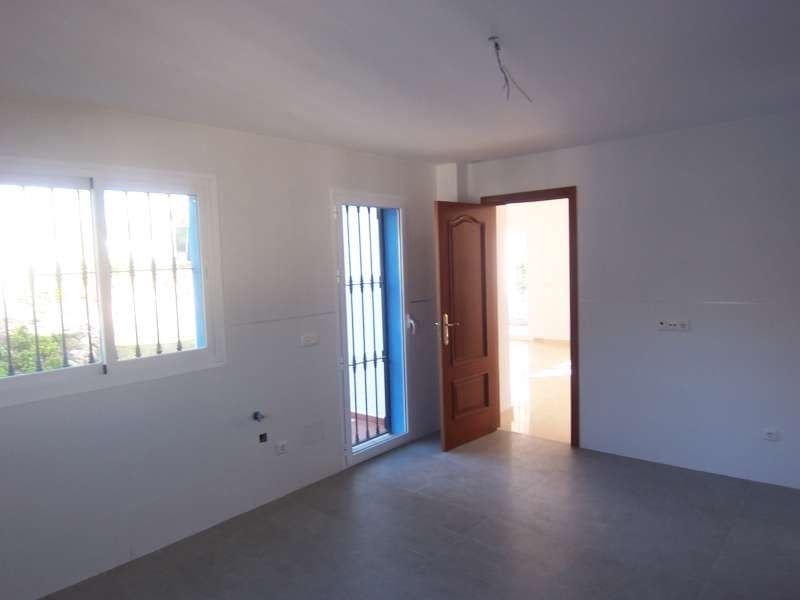 4 bedroom Villa for sale in Marbella with pool - € 1,200,000 (Ref: 9447685)