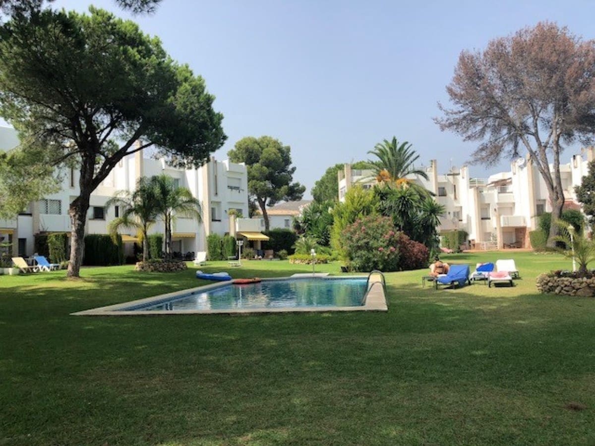 3 soveværelse Byhus til salg i Marbella med swimmingpool - € 339.000 (Ref: 9447691)