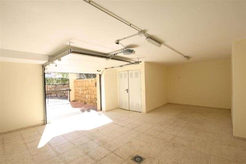 3 bedroom Villa for sale in Marbella with pool garage - € 750,000 (Ref: 9447696)