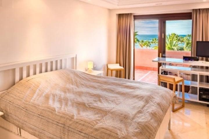 3 quarto Apartamento para venda em Estepona com piscina garagem - 725 000 € (Ref: 9447697)