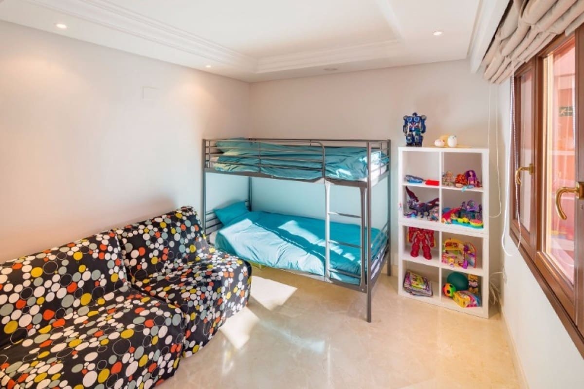 3 quarto Apartamento para venda em Estepona com piscina garagem - 725 000 € (Ref: 9447697)