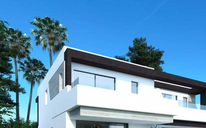4 soveværelse Byhus til salg i Estepona med swimmingpool garage - € 345.000 (Ref: 9447703)
