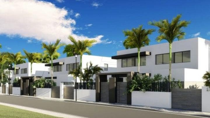4 soveværelse Byhus til salg i Estepona med swimmingpool garage - € 345.000 (Ref: 9447703)