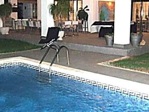 10 sypialnia Willa na sprzedaż w Marbella z basenem - 1 350 000 € (Ref: 9447704)