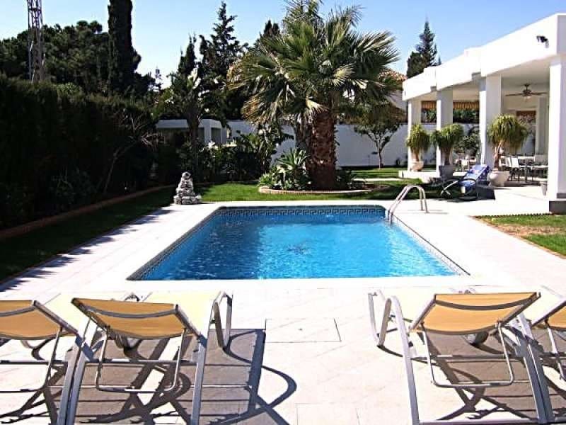 10 sypialnia Willa na sprzedaż w Marbella z basenem - 1 350 000 € (Ref: 9447704)