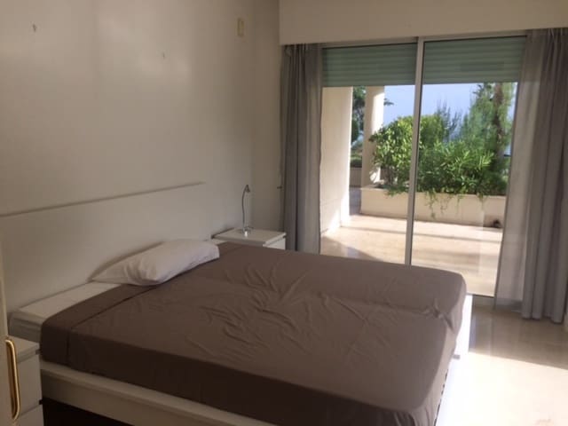 4 quarto Apartamento para venda em Estepona com piscina - 965 000 € (Ref: 9447712)