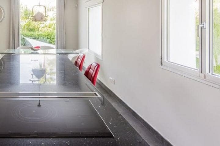 4 sypialnia Willa na sprzedaż w Puerto Banus z basenem garażem - 1 995 000 € (Ref: 9447717)