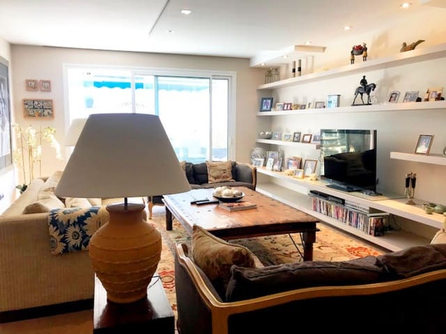 3 makuuhuone Huoneisto myytävänä paikassa Puerto Banus, Marbella mukana uima-altaan 
autotalli - 1 350 000 € (Ref: 9447725)