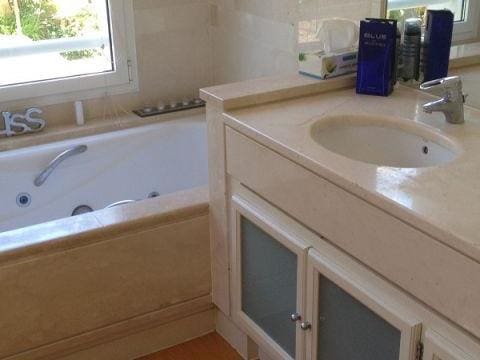 3 bedroom Apartment for sale in Marbella with pool garage - € 930,000 (Ref: 9447740)