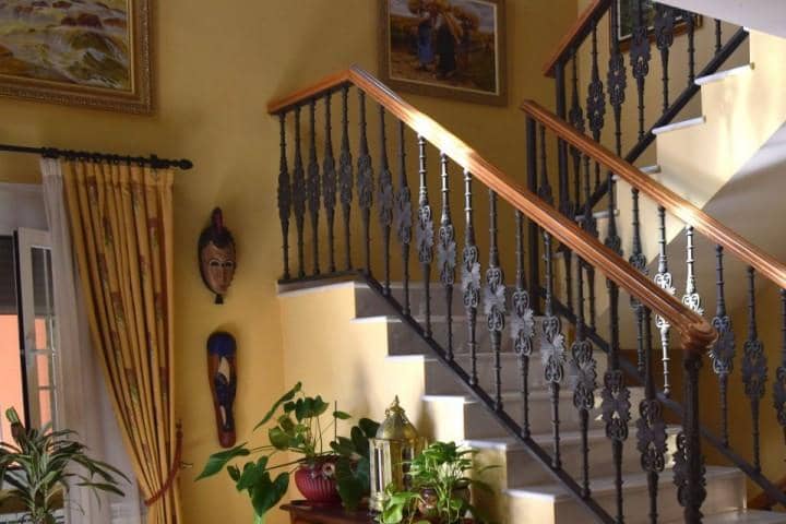 4 makuuhuone Huvila myytävänä paikassa Estepona mukana uima-altaan 
autotalli - 2 750 000 € (Ref: 9447746)