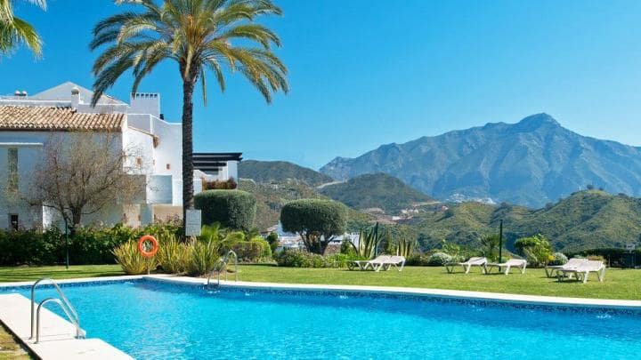 3 bedroom Apartment for sale in Benahavis with pool - € 305,000 (Ref: 9447747)