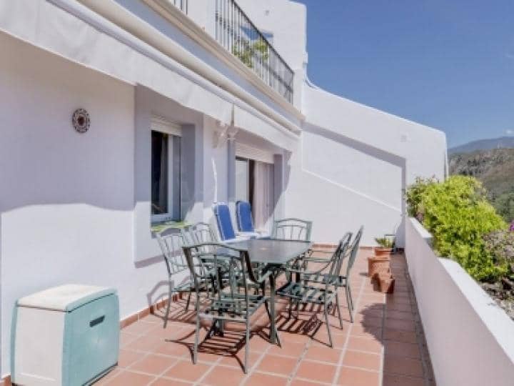 3 bedroom Apartment for sale in Benahavis with pool - € 305,000 (Ref: 9447747)
