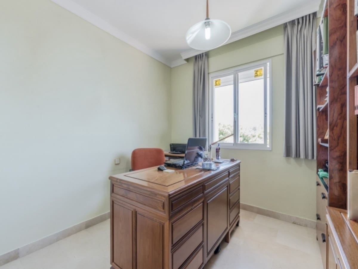 3 bedroom Apartment for sale in Benahavis with pool - € 305,000 (Ref: 9447747)