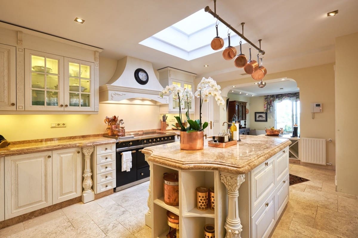 7 quarto Moradia para venda em Marbella com piscina garagem - 3 850 000 € (Ref: 9447752)