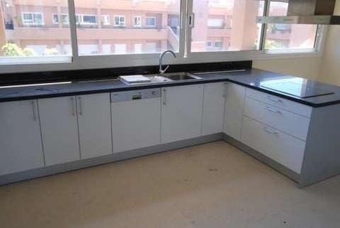 3 slaapkamer Penthouse te koop in Marbella met zwembad - € 1.240.000 (Ref: 9447757)