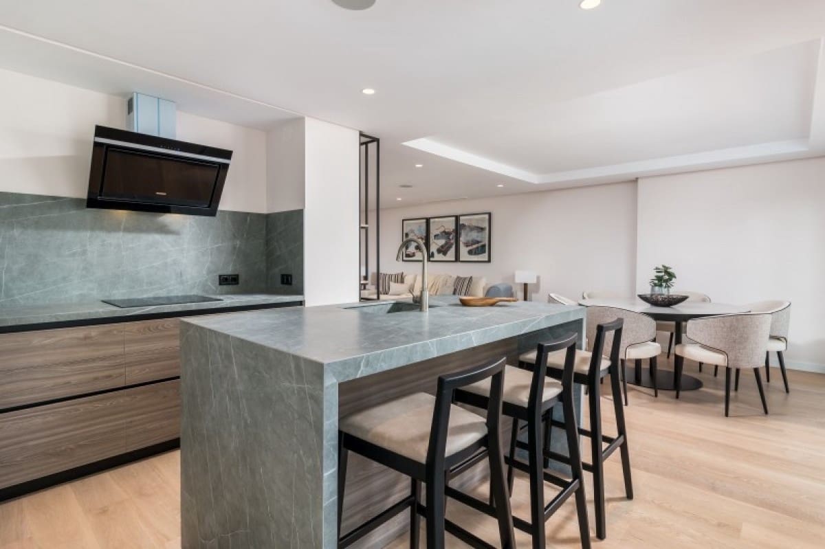 4 soverom Leilighet til salgs i Golden Mile med svømmebasseng garasje - € 895 000 (Ref: 9447759)