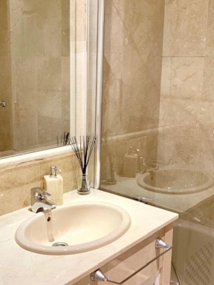 2 quarto Apartamento para venda em Estepona com piscina garagem - 310 000 € (Ref: 9447762)