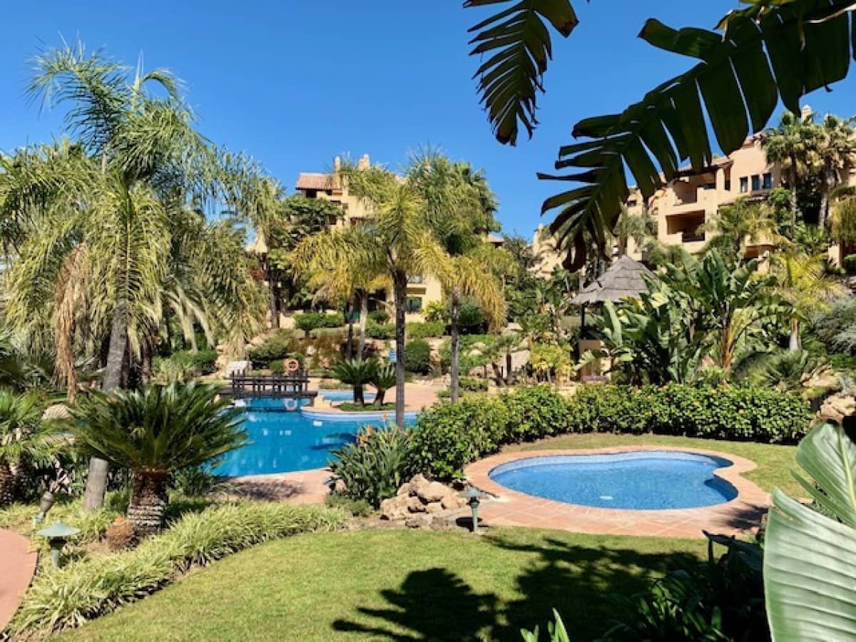2 quarto Apartamento para venda em Estepona com piscina garagem - 310 000 € (Ref: 9447762)