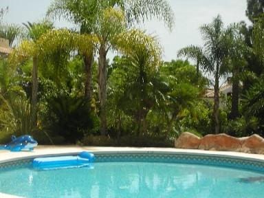 Apartamento de 2 habitaciones en Marbella en venta con piscina garaje - 299.000 € (Ref: 9447769)