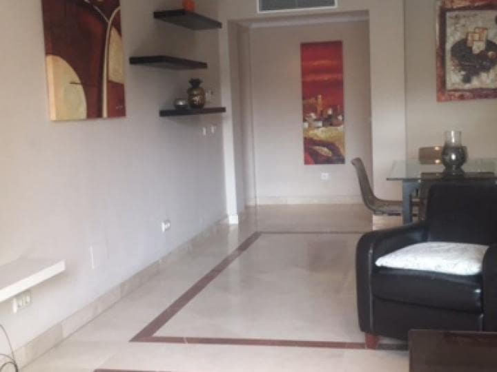 Apartamento de 2 habitaciones en Marbella en venta con piscina garaje - 299.000 € (Ref: 9447769)