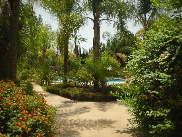 Apartamento de 2 habitaciones en Marbella en venta con piscina garaje - 299.000 € (Ref: 9447769)