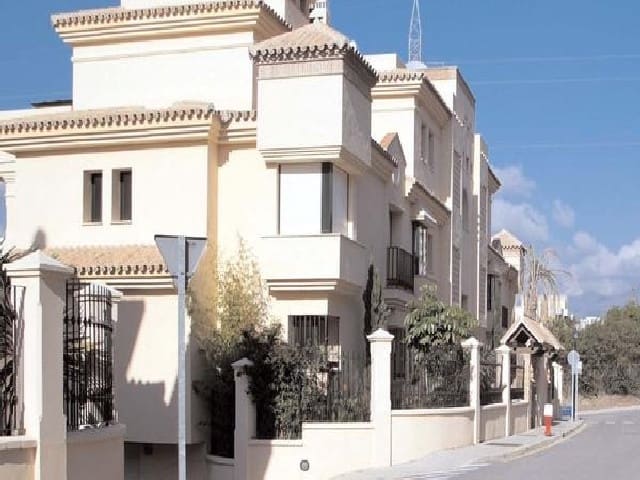 Apartamento de 2 habitaciones en Marbella en venta con piscina garaje - 299.000 € (Ref: 9447769)