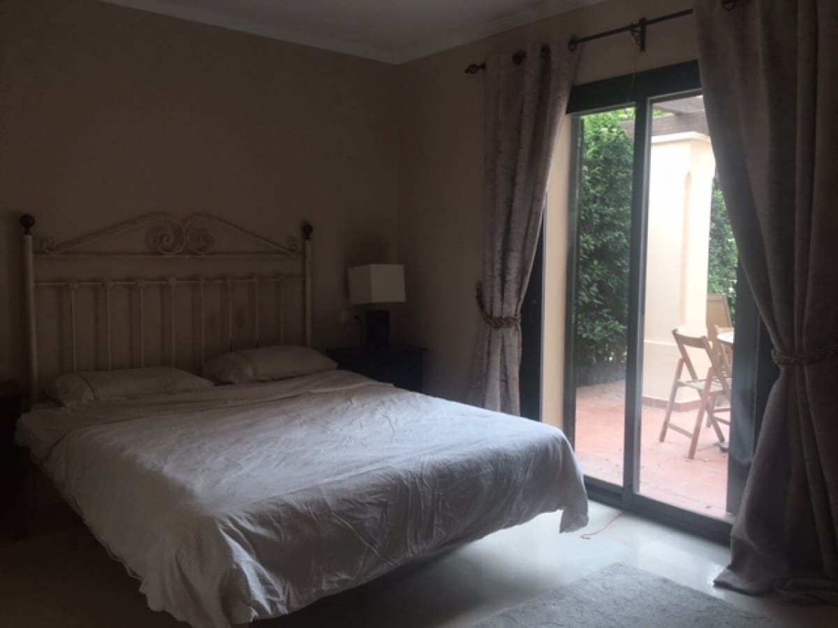 Apartamento de 2 habitaciones en Marbella en venta con piscina garaje - 299.000 € (Ref: 9447769)
