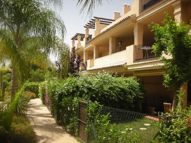 Apartamento de 2 habitaciones en Marbella en venta con piscina garaje - 299.000 € (Ref: 9447769)