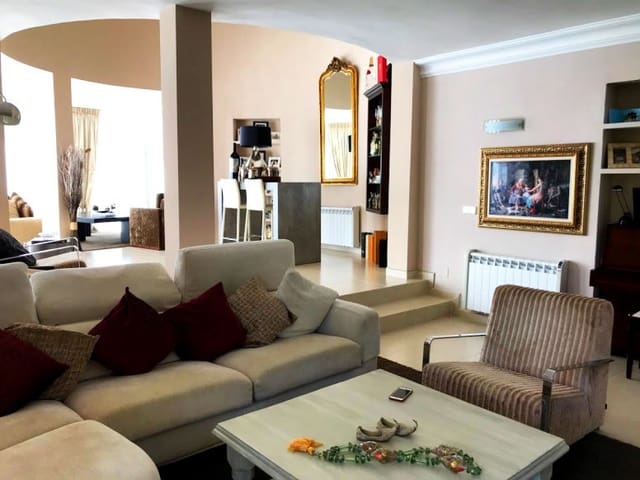 4 sypialnia Willa na sprzedaż w Marbella z basenem garażem - 1 395 000 € (Ref: 9447771)