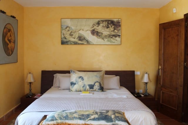 6 quarto Moradia para venda em Estepona com piscina garagem - 1 615 000 € (Ref: 9447772)