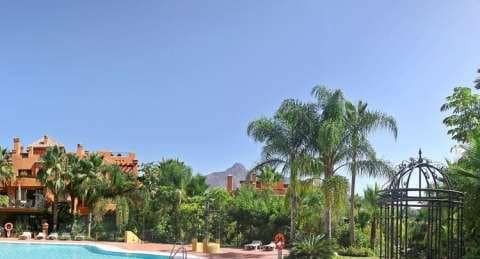 3 makuuhuone Huoneisto myytävänä paikassa Puerto Banus mukana uima-altaan - 900 000 € (Ref: 9447782)