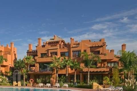 3 makuuhuone Huoneisto myytävänä paikassa Puerto Banus, Marbella mukana uima-altaan - 900 000 € (Ref: 9447782)