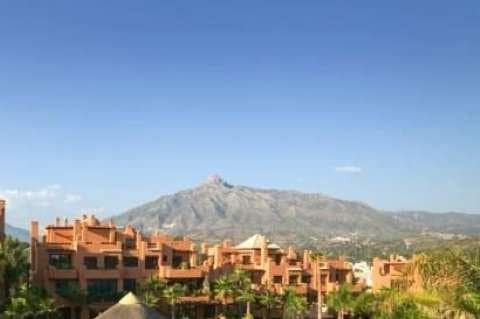 3 makuuhuone Huoneisto myytävänä paikassa Puerto Banus mukana uima-altaan - 900 000 € (Ref: 9447782)