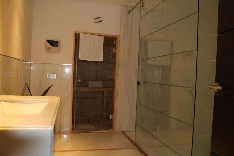 Chalet de 5 habitaciones en Benahavís en venta con piscina garaje - 3.995.000 € (Ref: 9447788)