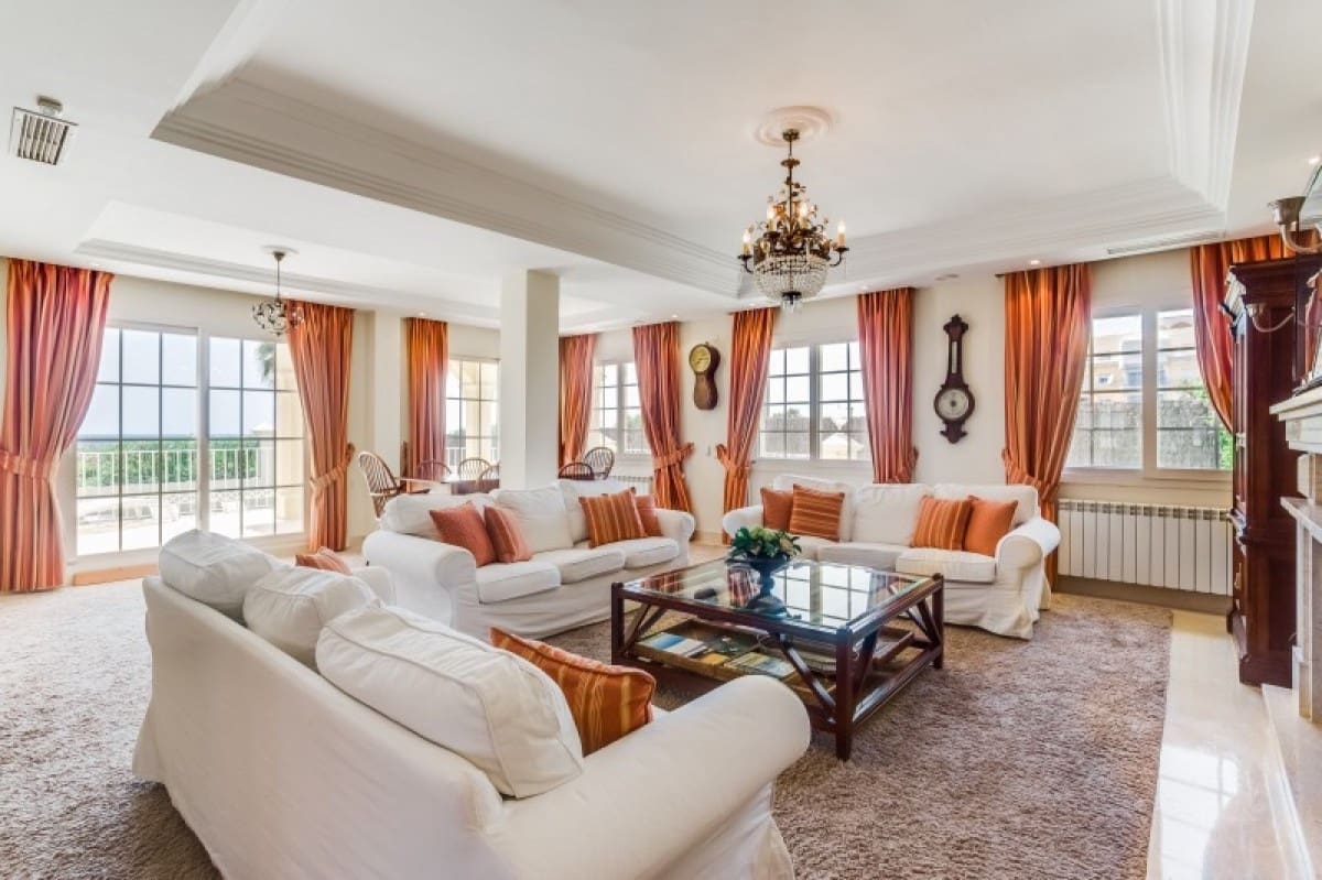 5 bedroom Villa for sale in Marbella with pool garage - € 1,950,000 (Ref: 9447789)