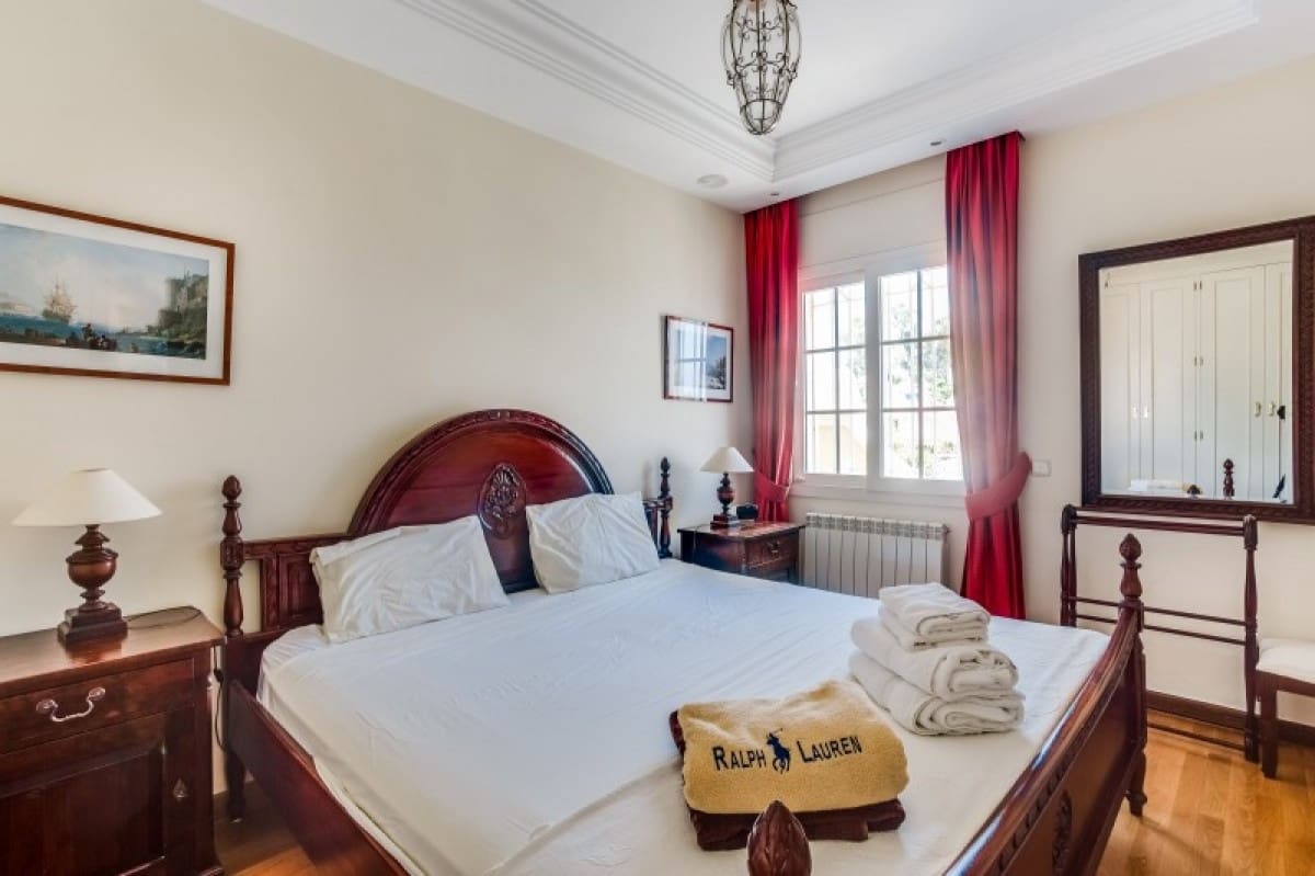 5 bedroom Villa for sale in Marbella with pool garage - € 1,950,000 (Ref: 9447789)