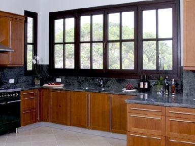 5 quarto Moradia para venda em Benahavis com piscina garagem - 1 950 000 € (Ref: 9447790)