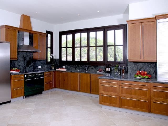 5 quarto Moradia para venda em Benahavis com piscina garagem - 1 950 000 € (Ref: 9447790)