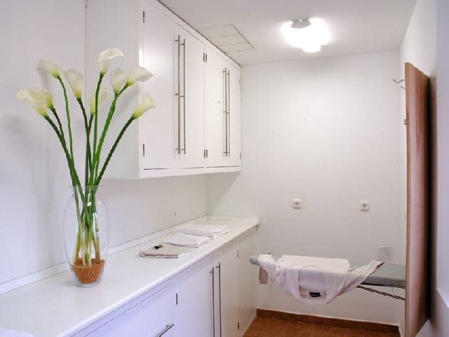 5 quarto Moradia para venda em Benahavis com piscina garagem - 1 950 000 € (Ref: 9447790)