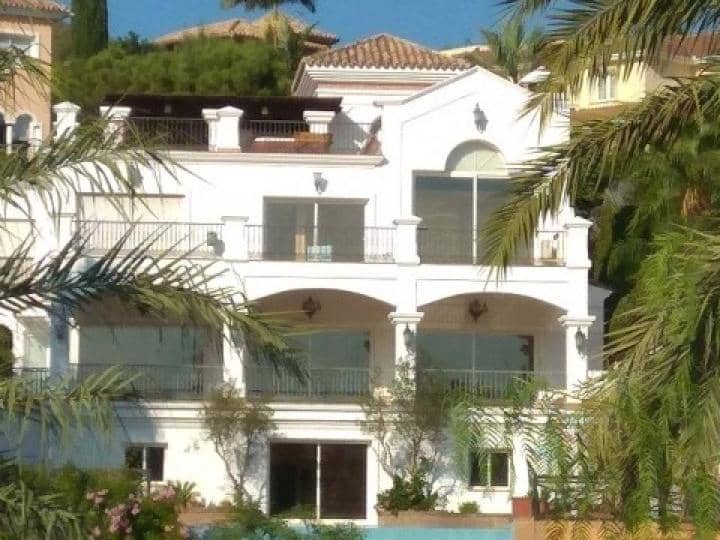 6 bedroom Villa for sale in Marbella with pool - € 1,950,000 (Ref: 9447792)